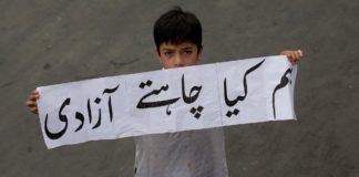 Kashmiris chant slogans for freedom